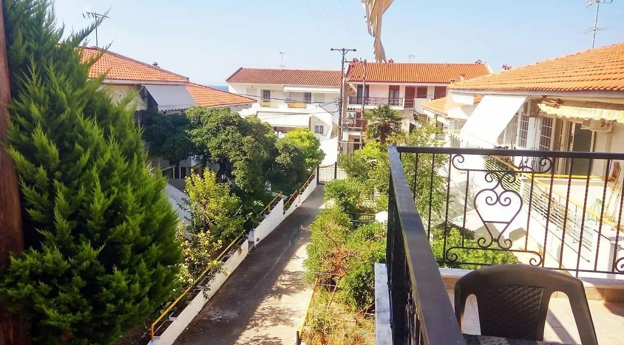Roses RT apartments Skioni IV Nea Skioni Grecia